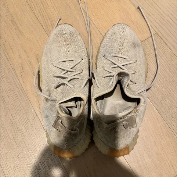 Adidas Yeezy Boost 350 V2 - Picture 4 of 10